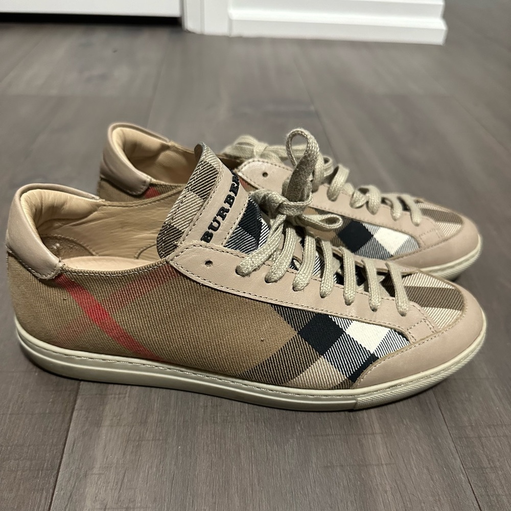 Burberry women's trainers/sneakers size 37 nude colour